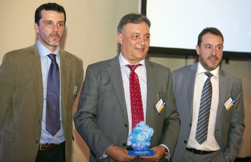 Recogida Premio Mejor Producto del Ao Grupo Electrolcub